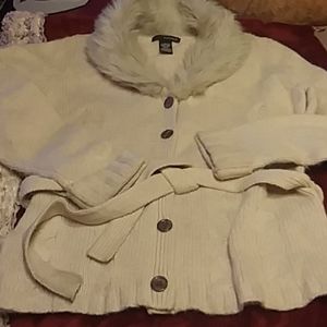 Sweater with fur collar